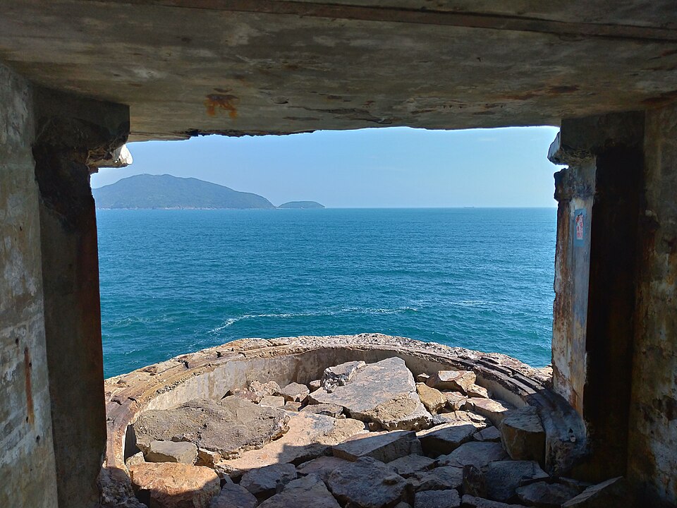 Cape Collinson Battery Searchlight (North)